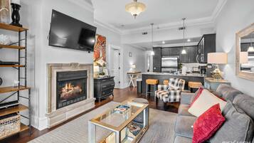 Télévision, cheminée