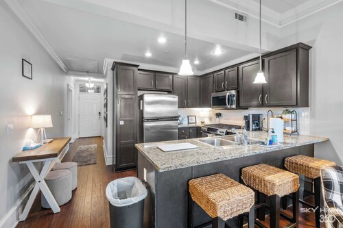 The Meadow DTWN Fay Apt- 2 Blocks to Dickson St