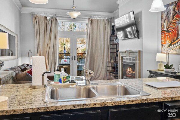 Interior - The Meadow DTWN Fay Apt- 2 Blocks to Dickson St (Fayetteville)