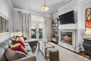 Télévision, cheminée