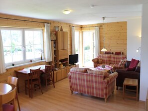 TV, DVD player - Apartment in St. Michael near Ski Slopes (Sankt Michael im Lungau)