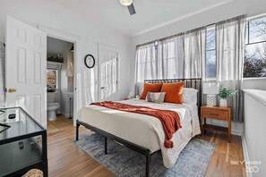 1 bedroom, iron/ironing board, WiFi, bed sheets - Gregg Townhome-10 Min Walk to DT Fayetteville! (Fayetteville)