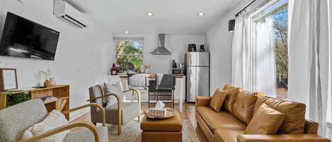 Télévision, jeux vidéo, espaces bureaux