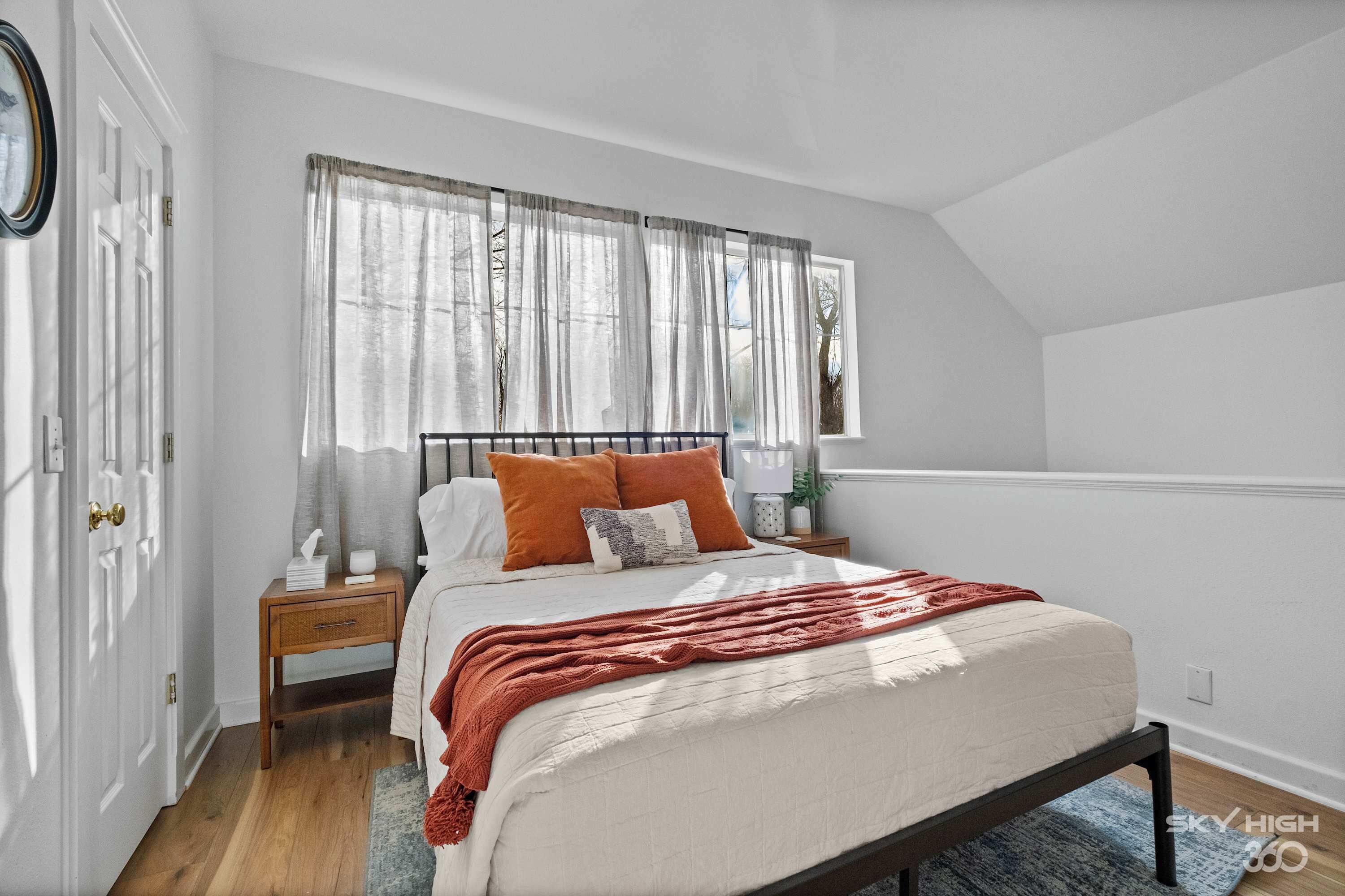 1 dormitorio, tabla de planchar con plancha, wifi y ropa de cama