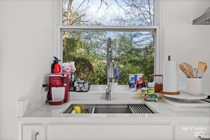 Fridge, microwave, stovetop, coffee/tea maker - Gregg Townhome-10 Min Walk to DT Fayetteville! (Fayetteville)