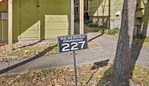 Exterior detail - Gregg Townhome-10 Min Walk to DT Fayetteville! (Fayetteville)