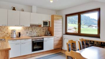 KylskÄp, mikrovÄgsugn, ugn och spishÀll