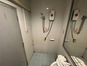 Deluxe Double Room | Bathroom | Shower, free toiletries, towels, soap