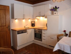 Refrigerador, horno, parrilla de estufa y lavavajillas 