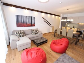 TV - Apartment in Neukirchen near Ski Lift (Neukirchen am Großvenediger)