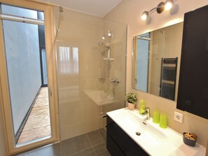 Shower, towels