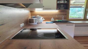 Fridge, stovetop, dishwasher, coffee/tea maker