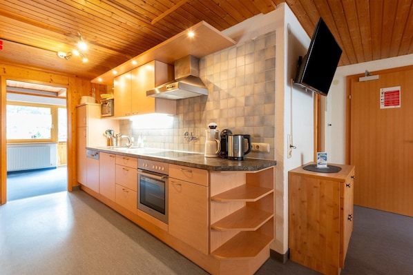 Fridge, microwave, oven, coffee/tea maker