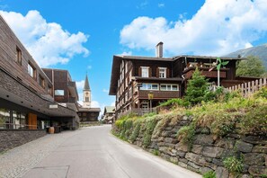 المنشأة من الخارج