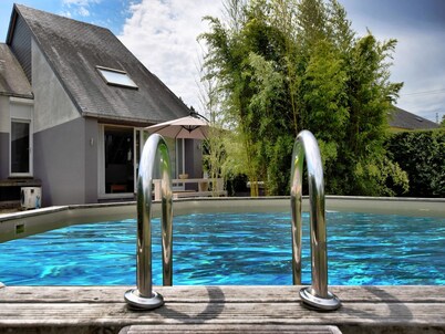 Casa de vacaciones en Virton con piscina