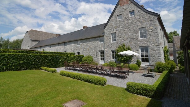 A stone building with a large lawn, outdoor seating, and a clear sky. - Elegant Estate Stay, Maredsous (Maredsous)