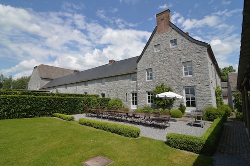 Elegant Estate Stay, Maredsous