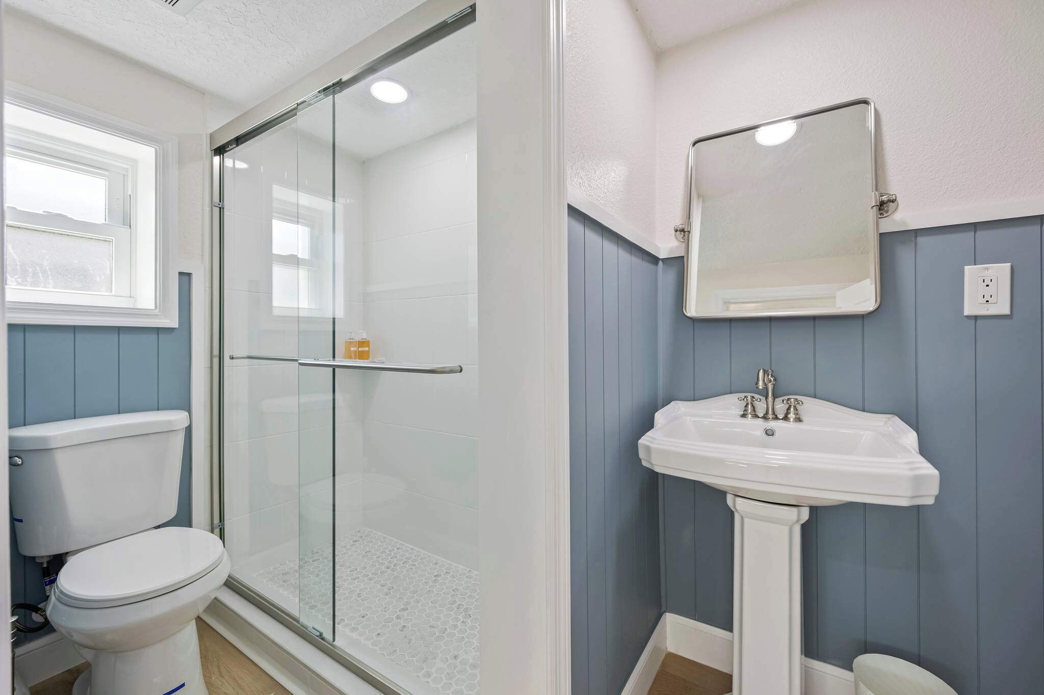 Shower, hair dryer, towels, shampoo