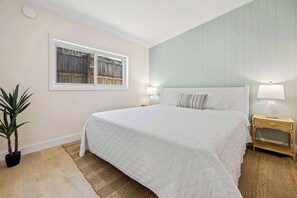 1 habitación, tabla de planchar con plancha, cuna de viaje y wifi 