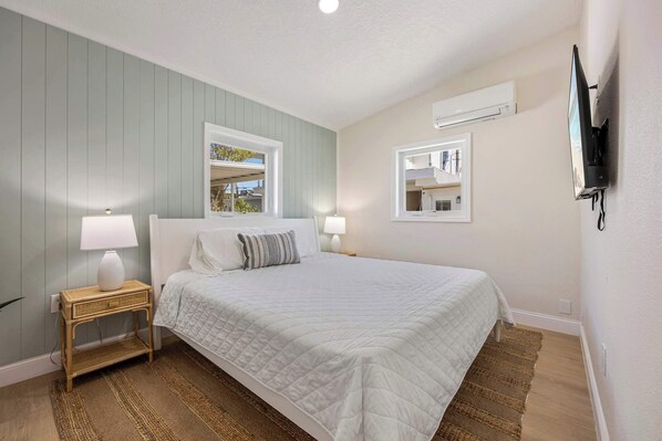 1 bedroom, WiFi, bed sheets - Welcome to The Drift – Your Laid-Back Beach Escape in Cocoa Beach! (Cocoa Beach)