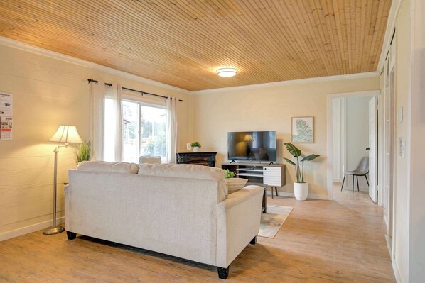 Fernseher, Kamin, Arbeitsbereiche