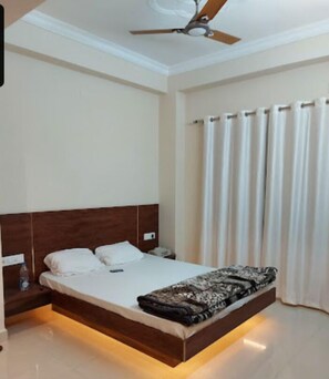 Standard Room | Free WiFi - Parishram Resort By GRB (Jaunpur)