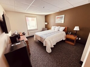 Standard Room, 1 Queen Bed - Red Rock Hotel & Suites (Hibbing)