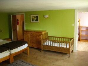3 habitaciones, tabla de planchar con plancha y wifi 