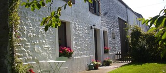 Tranquil Forestside Cottage