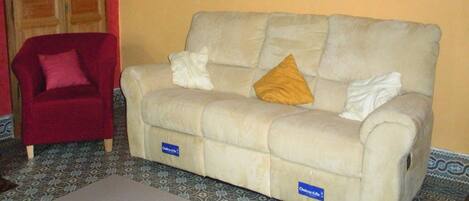 Televisio, takka, DVD-soitin