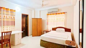 Chambre Double Deluxe, balcon | Salle de bain | Douche, articles de toilette gratuits, sĂšche-cheveux, chaussons