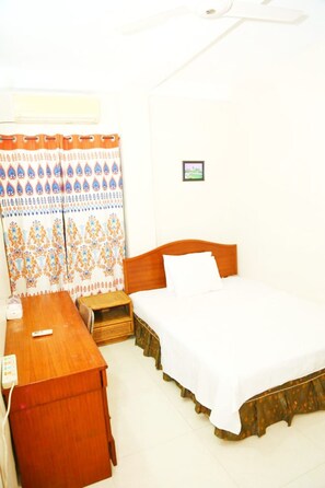 Escritorio y espacio para trabajar con laptop