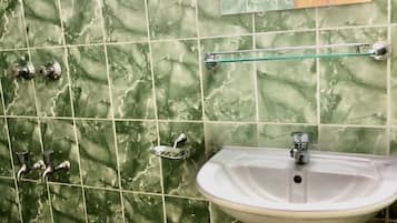 Deluxe Double Room, Balcony | Desk, laptop workspace, soundproofing, free WiFi