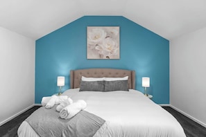 3 habitaciones, tabla de planchar con plancha, wifi y ropa de cama 