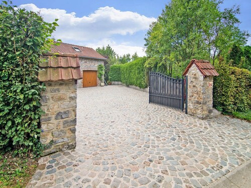 Charming Stay Near Forests