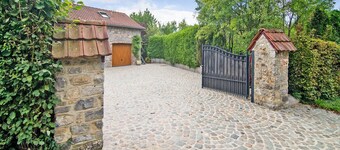 Charming Stay Near Forests