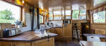 Boat Getaway Near Lake