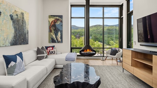 SPRUCE PEAK TREEHOUSE | 3 BED | STEPS TO THE LIFTS | MOUNTAIN VIEWS
