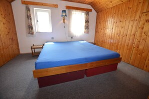 3 bedrooms, free WiFi - Cottage near River Ohre with Garden (Orasice- Počedělice)