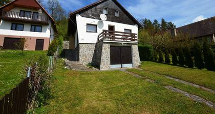 Chalet prĂšs de la riviĂšre Ohre jardin