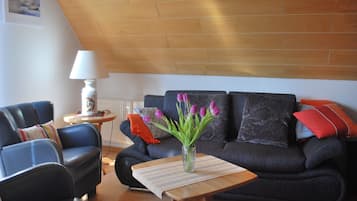 Een televisie en een stereo