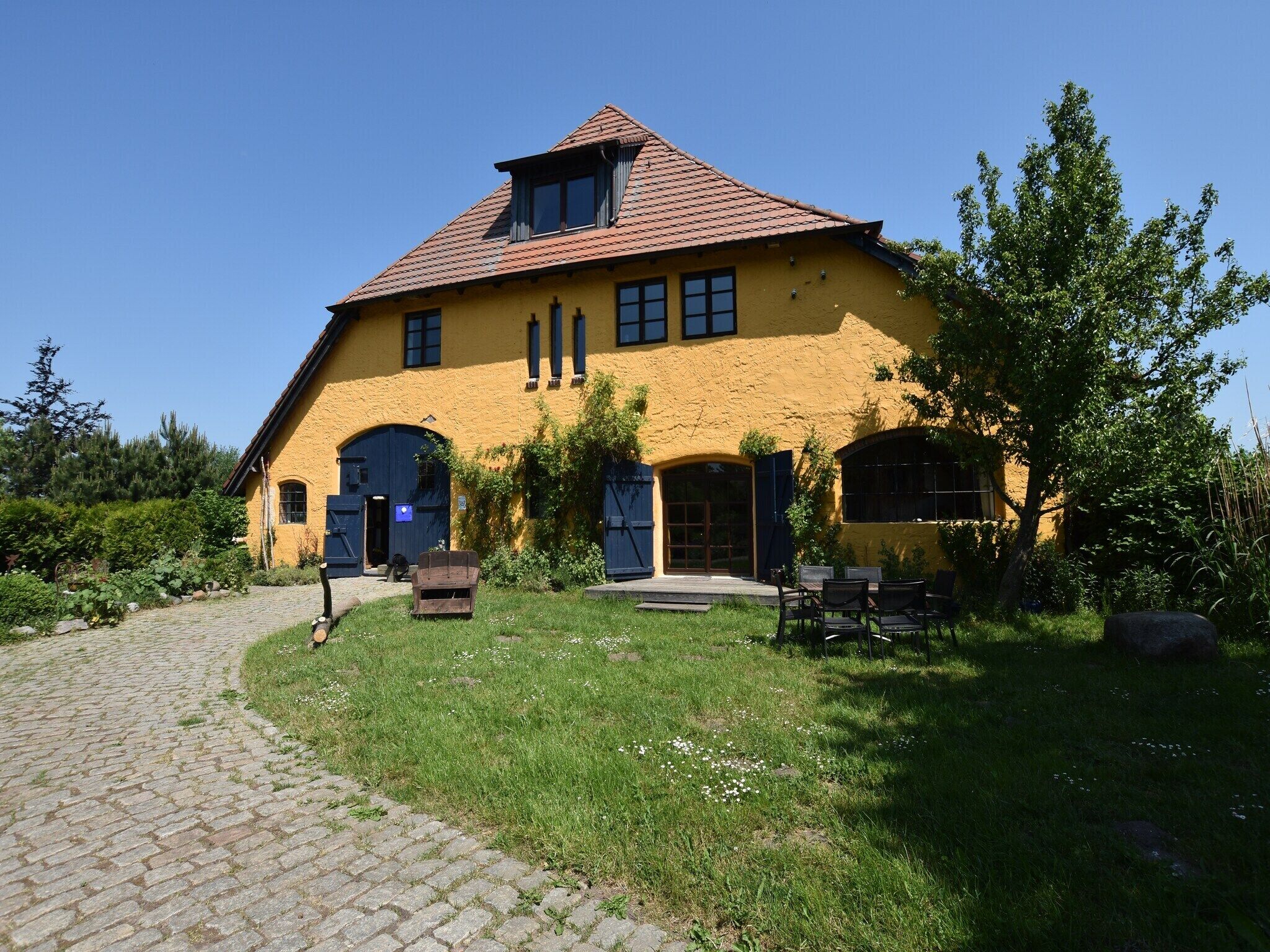 Außenseite Ferienhaus [Sommer]
