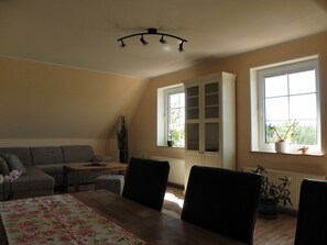 Dining - Familienapartment Neubukow (Neubukow)