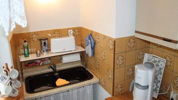 Fridge, microwave, coffee/tea maker, toaster