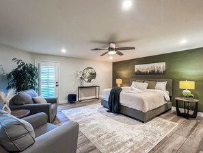 4 bedrooms, desk, iron/ironing board, WiFi