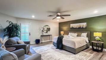 4 bedrooms, desk, iron/ironing board, WiFi