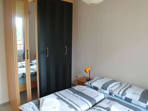 4 bedrooms, WiFi - Luxuriöse Ferienwohnung in Boddin mit Garten (Walkendorf OT Boddin)