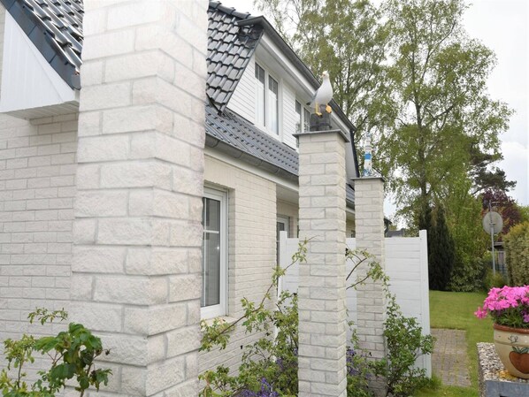 المنشأة من الخارج