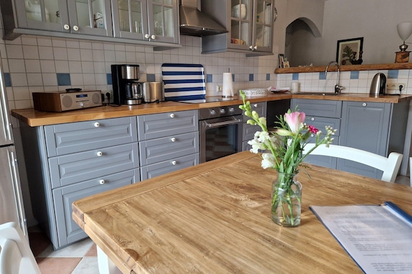 Refrigerador, placa de cocina, cafetera/tetera, tostadora