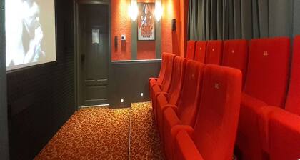 Exklusives Gruppenhaus mit home cinema